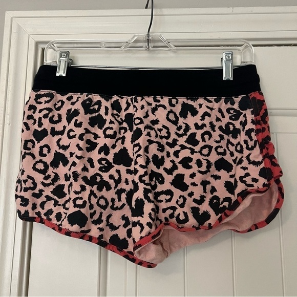 Beach Riot Ava Sweatshirt Rae Shorts Set Love Leopard - Picture 9 of 12